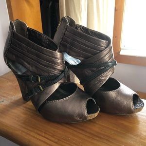 Apepazza Lisbon’s Sandals 📍EX COND📍